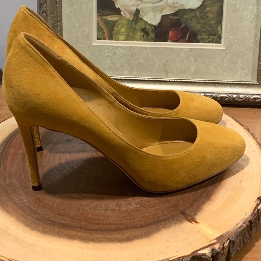 GUCCI Mustard Yellow Suede‎ Leather Round Toe pumps Heels Size 38 EU Timeless - Picture 5 of 9